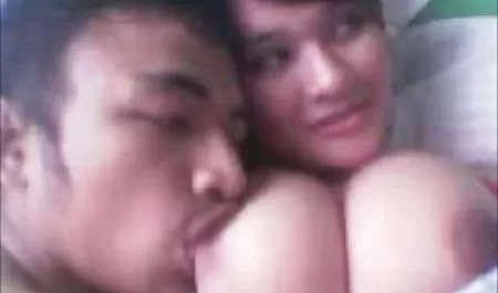 Poen நட்சத்திர அழகான ஜோடி Rosee தெய்வீக Drakes கூறப்படும் Twerk வீடியோ
