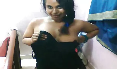 இளம் பொன்னிற மிகவும் krasivyx இயற்கை தாய் பெண் படுக்கையில்