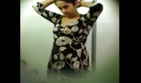 காட்சிகளை தொகுப்பு (இல்லை ஆடியோ) அழகான ஆபாச குளியலறையில்