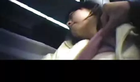 சூடான தனியா பாட்டி அழகான Pergo படங்களை காண்பிக்க