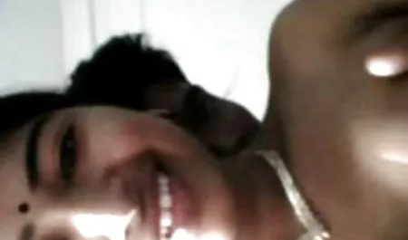 கவர்ச்சியாக பொன்னிற அழகான ஆபாச புதுமைகளாக lez seducing சூடான கலா